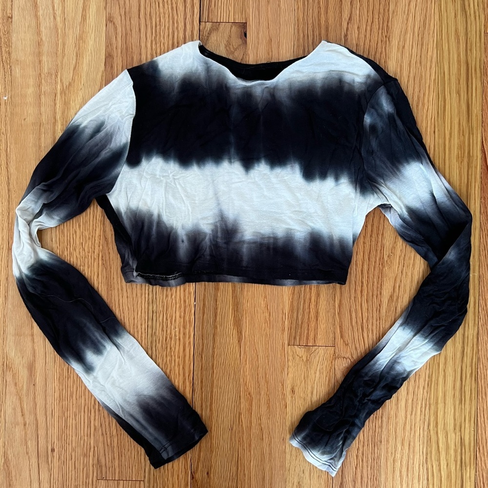 Forever 21 White and Blue Tie Dye Long Sleeve Crop Top